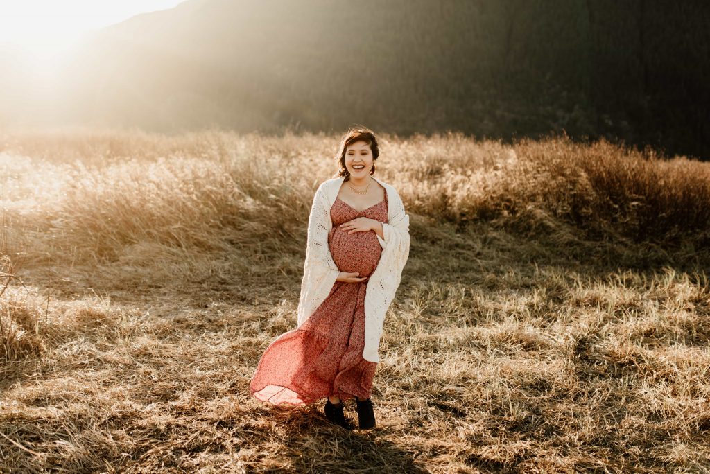 Sun soaked Pitt Meadows maternity photography